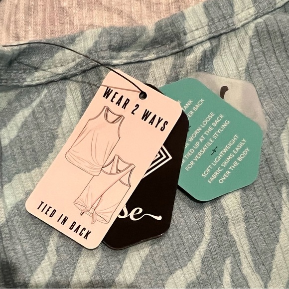 Lularoe Rise Triumphant Tank knot Top Size Medium Stripe Waves NWT - Picture 3 of 6